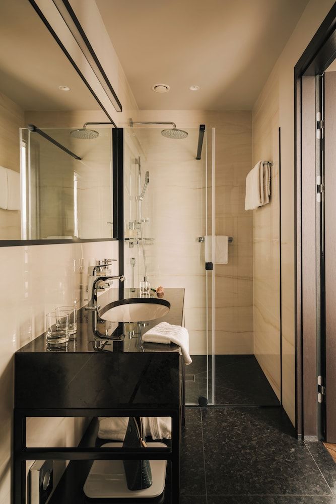 The Cyrus Hotel Studio Suite 6