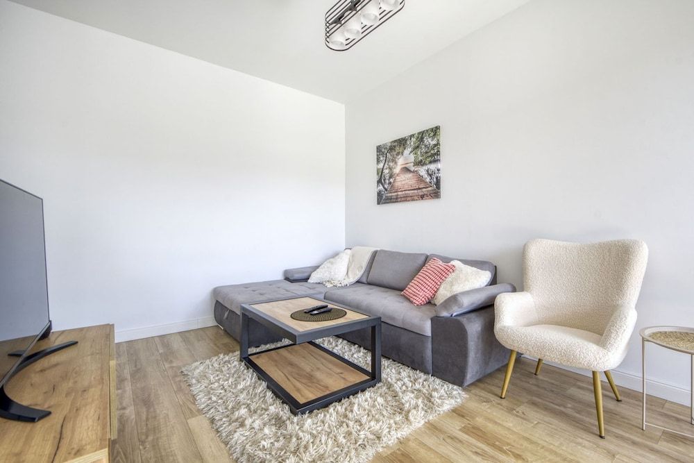 Warsaw Night Apartments Jurajska Airport Deluxe Apartment, Balcony, Garden View 7