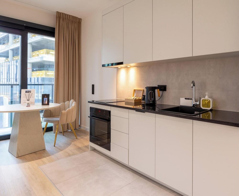 Towarowa Towers Residences Deluxe Studio, Courtyard View 13