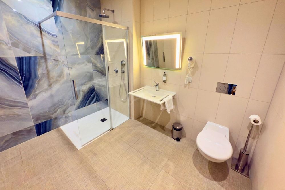 Hotel Zhong Hua Deluxe Double Room, Sea View 5