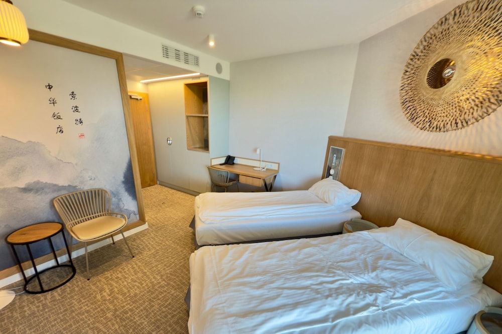 Hotel Zhong Hua Deluxe Double Room, Partial Sea View 8