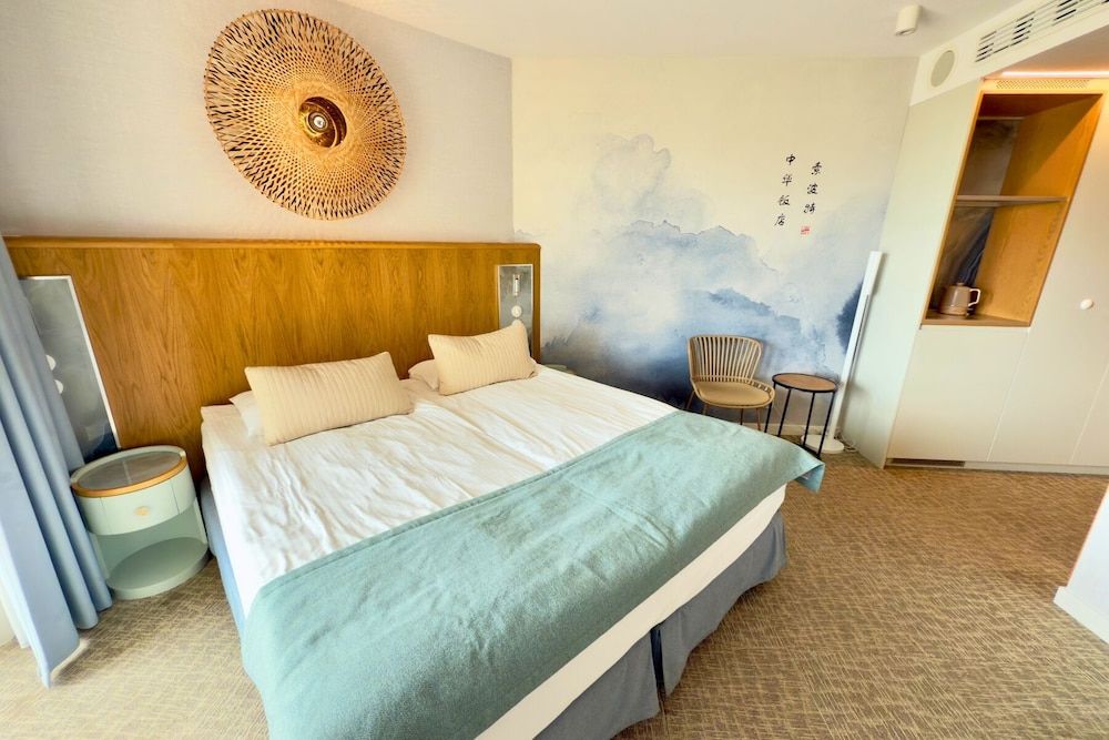 Hotel Zhong Hua Deluxe Double Room, Partial Sea View 4