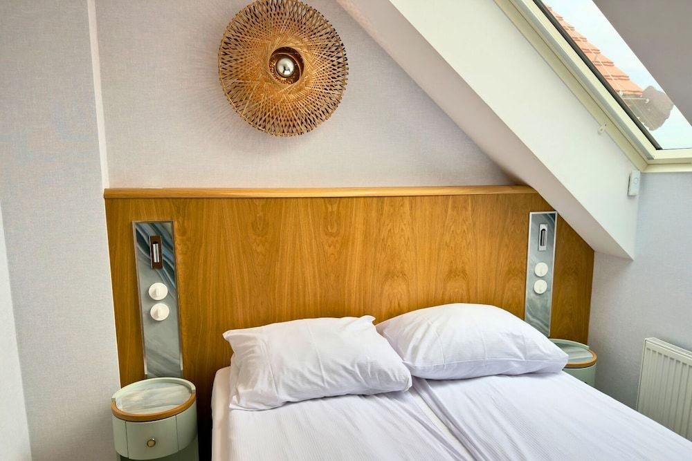 Hotel Zhong Hua Deluxe Suite, Balcony, Partial Sea View 6