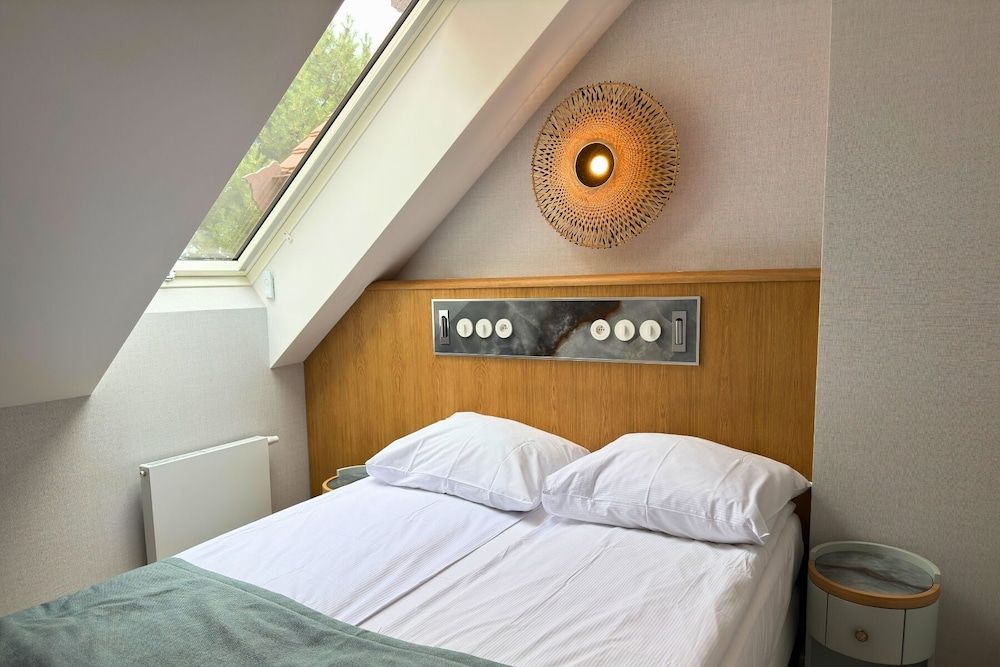 Hotel Zhong Hua Deluxe Suite, Balcony, Partial Sea View 7