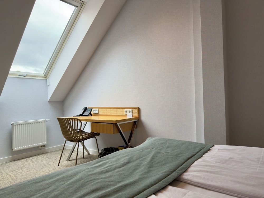 Hotel Zhong Hua Deluxe Suite, Balcony, Partial Sea View 2