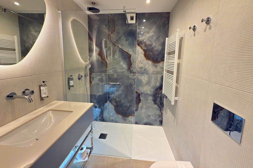 Hotel Zhong Hua Deluxe Double Room, Partial Sea View 7