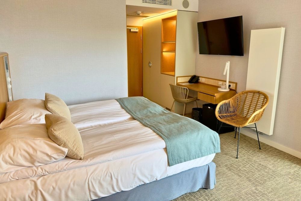 Hotel Zhong Hua Deluxe Double Room, Partial Sea View 10