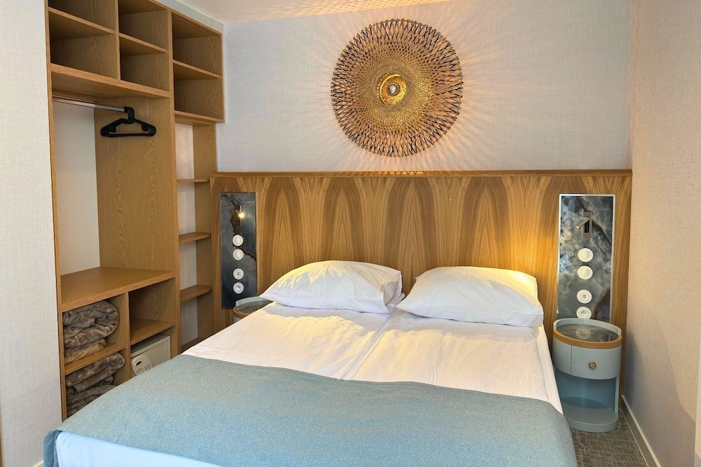 Hotel Zhong Hua Deluxe Suite, Balcony, Partial Sea View 8