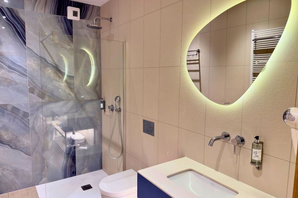 Hotel Zhong Hua Deluxe Double Room, Sea View 6