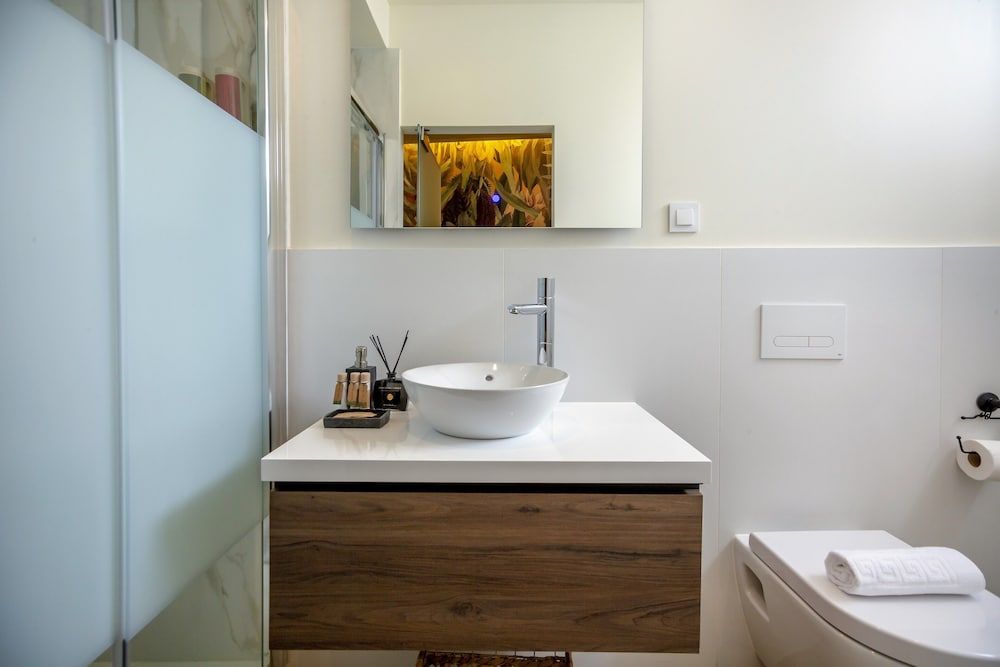 Guest House Jacarandá Faro 2 - Twin Room, Courtyard View 7