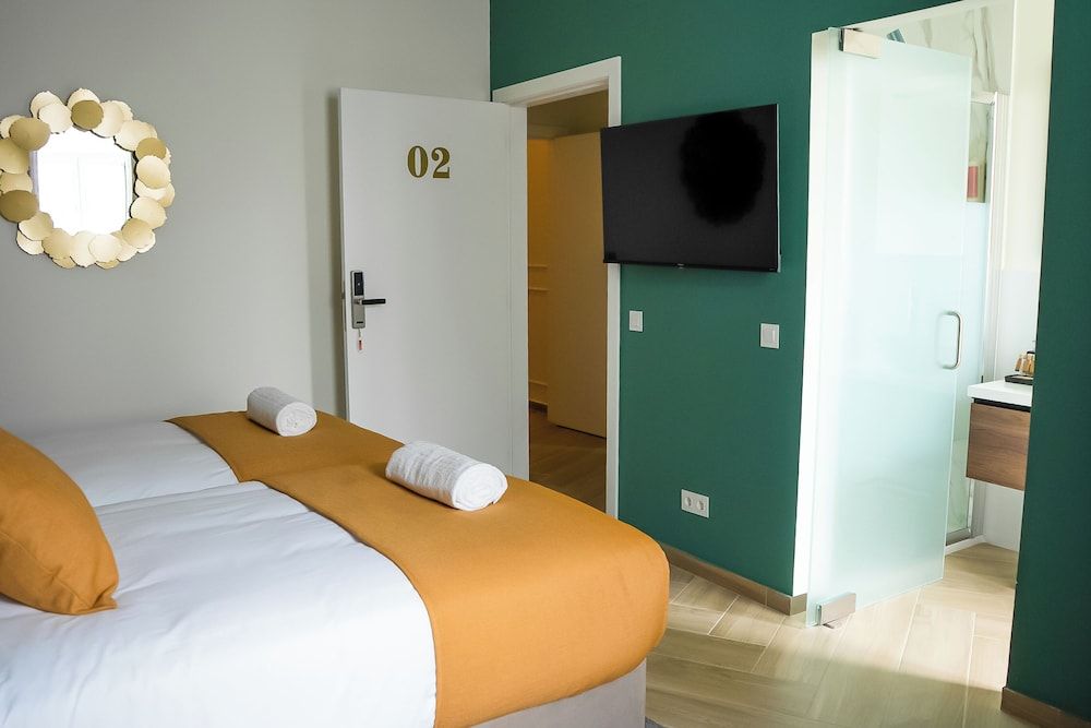 Guest House Jacarandá Faro 2 - Twin Room, Courtyard View