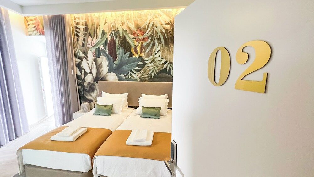 Guest House Jacarandá Faro 2 - Twin Room, Courtyard View 3