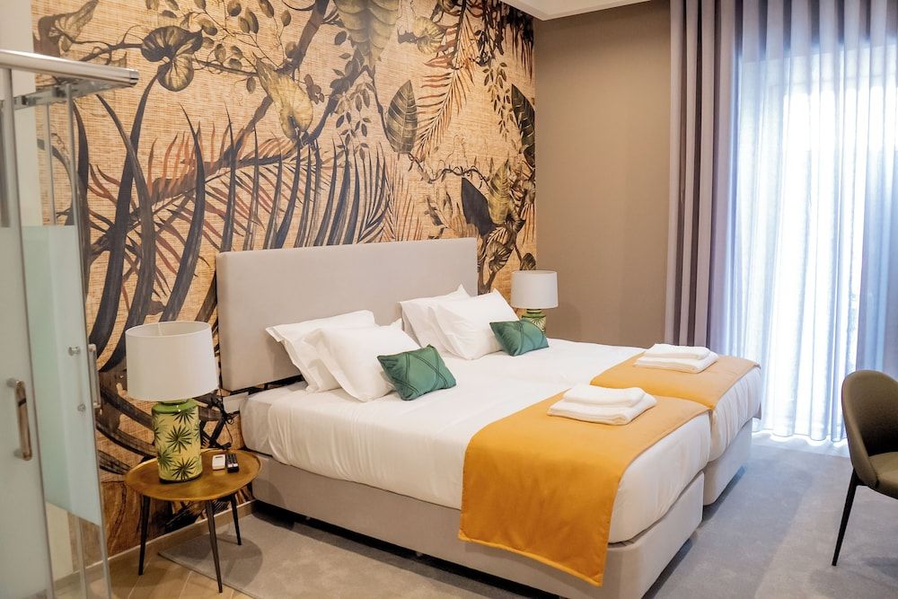 7 - Twin Room, City View