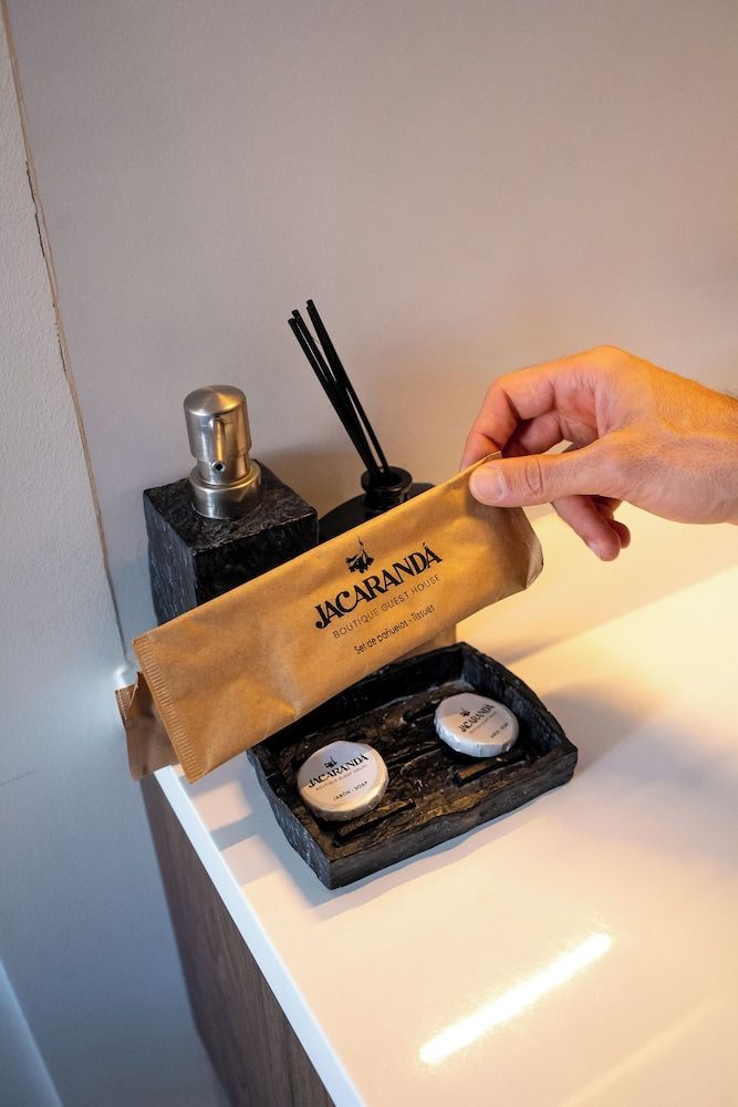 Guest House Jacarandá Faro 2 - Twin Room, Courtyard View 8