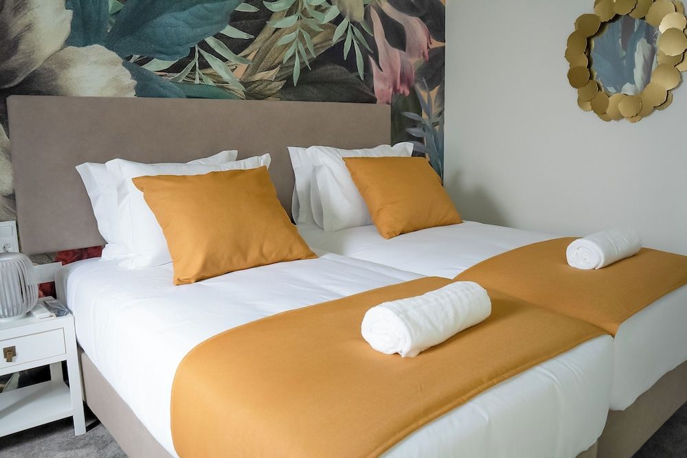 Guest House Jacarandá Faro 2 - Twin Room, Courtyard View 9