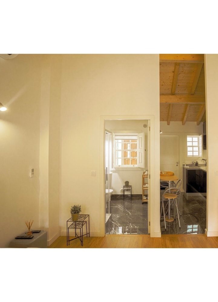 Alojamento 5 Outubro Family Apartment, Balcony, City View 3