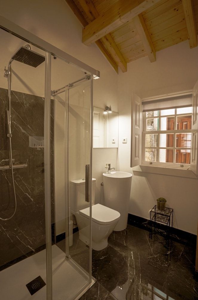 Alojamento 5 Outubro Family Apartment, Balcony, City View 6