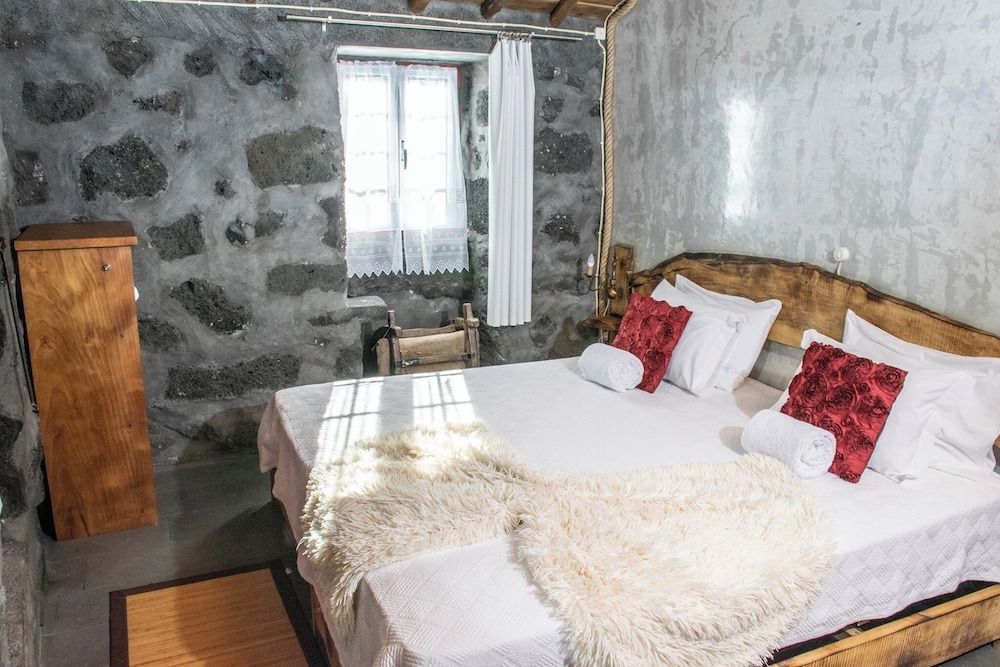 Aldeia dos Caldeirões Standard Villa, 2 Bedrooms, Pool Access, Garden View 2