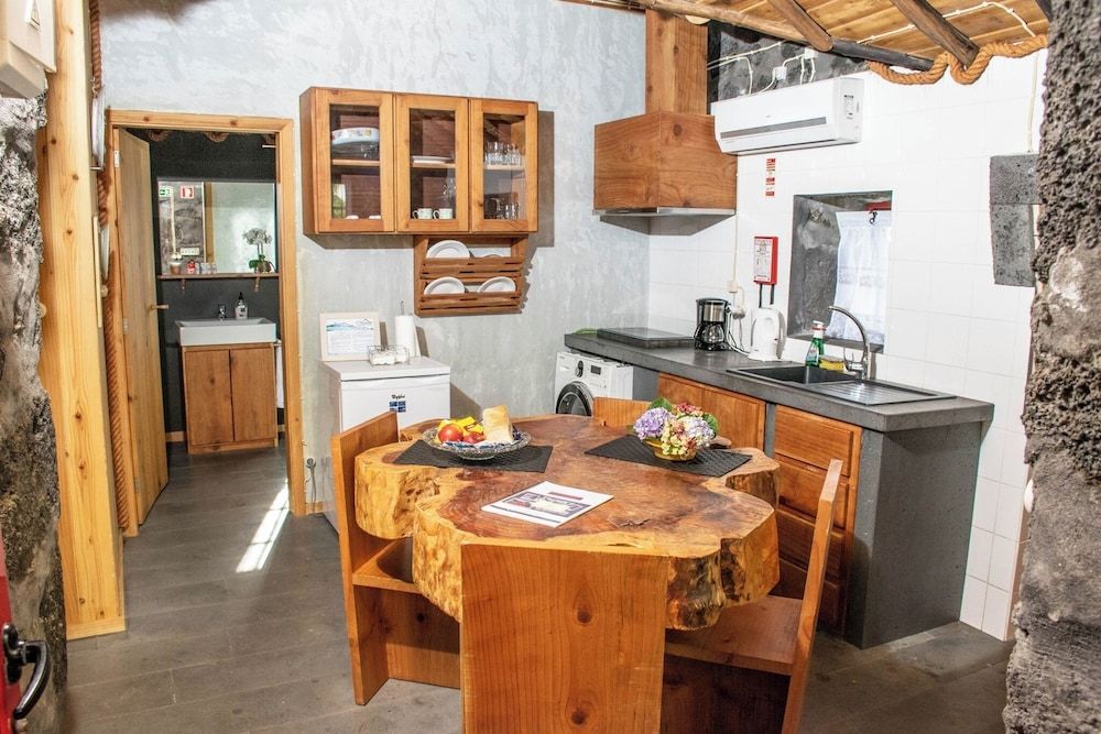 Aldeia dos Caldeirões Standard Villa, 2 Bedrooms, Pool Access, Garden View 4