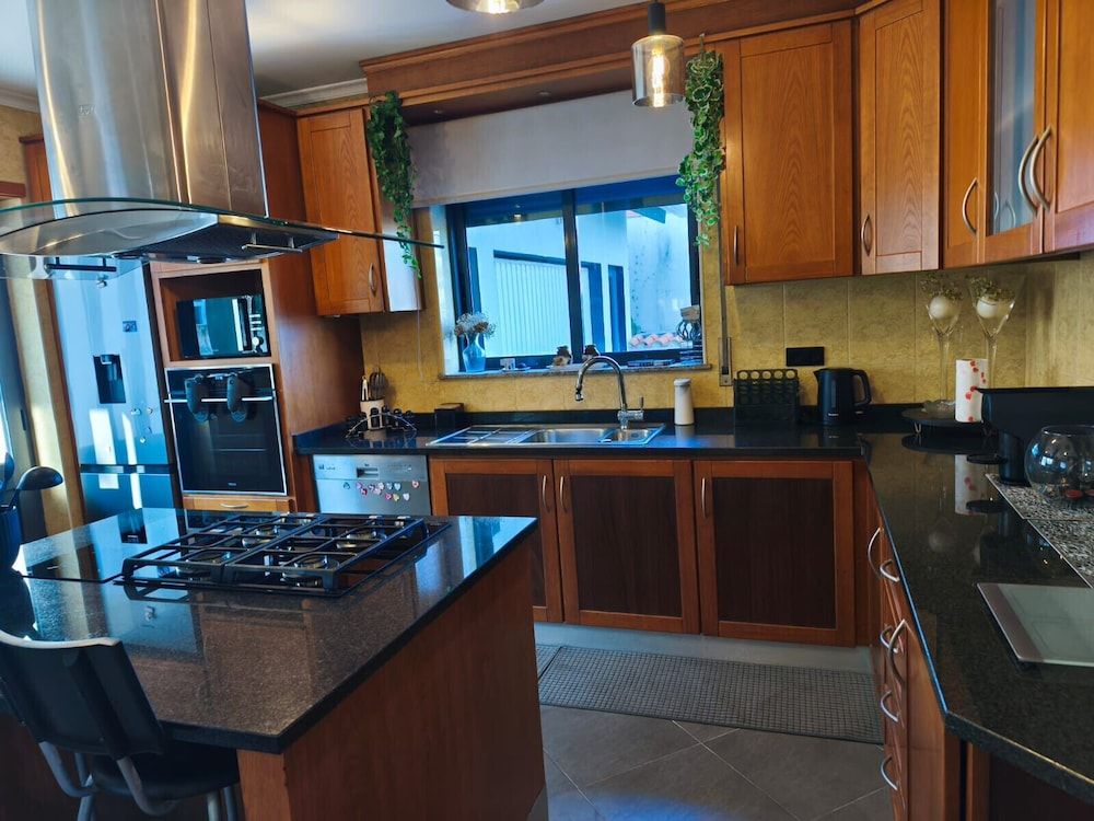 Esposende Charming Villa With Garden