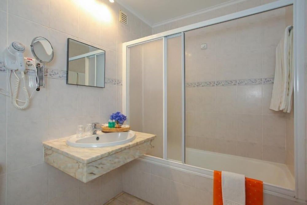 Barracuda Hotel Standard Triple Room, Sea View 4