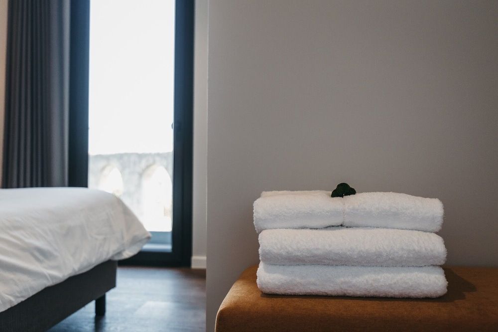 &Tales Suites - Óbidos Deluxe Double Room, Balcony, City View 5