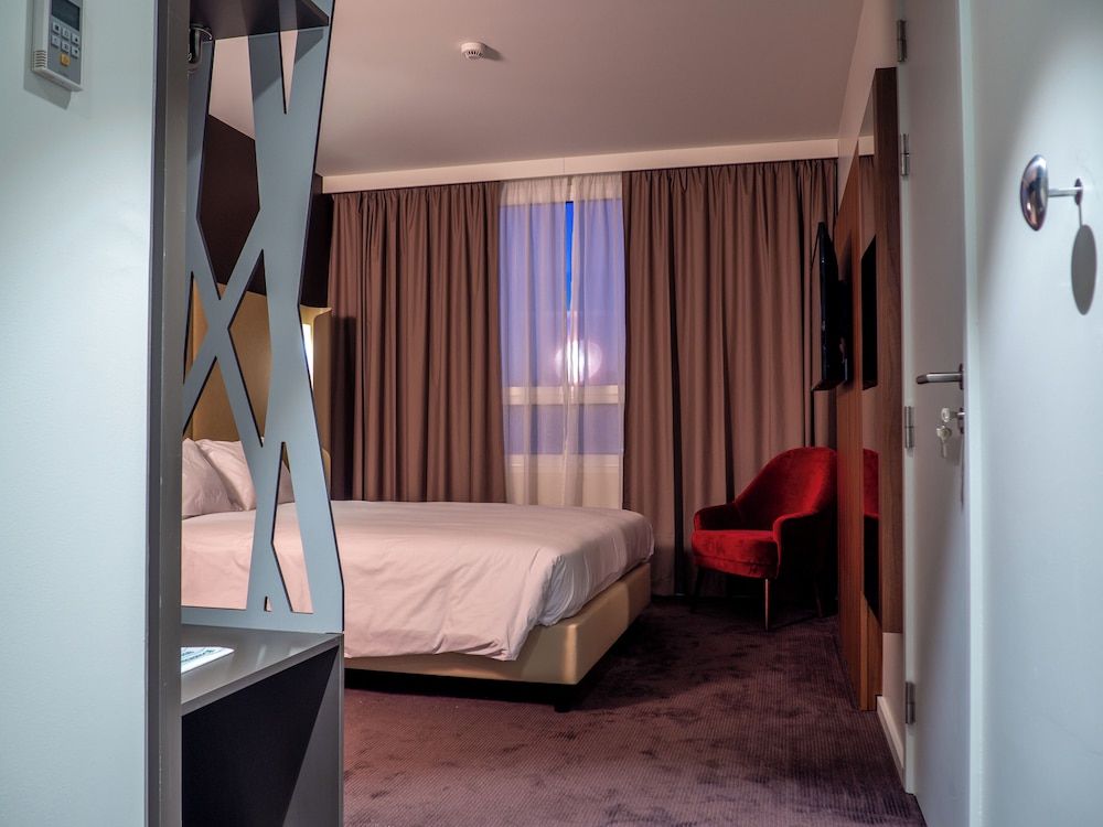 Flag Hotel Caldas da Rainha Standard Double Room 9