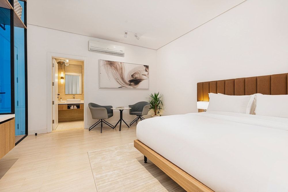 Luxurious 2-br Flat Almughrizat Apartment (2 Bedrooms) 8