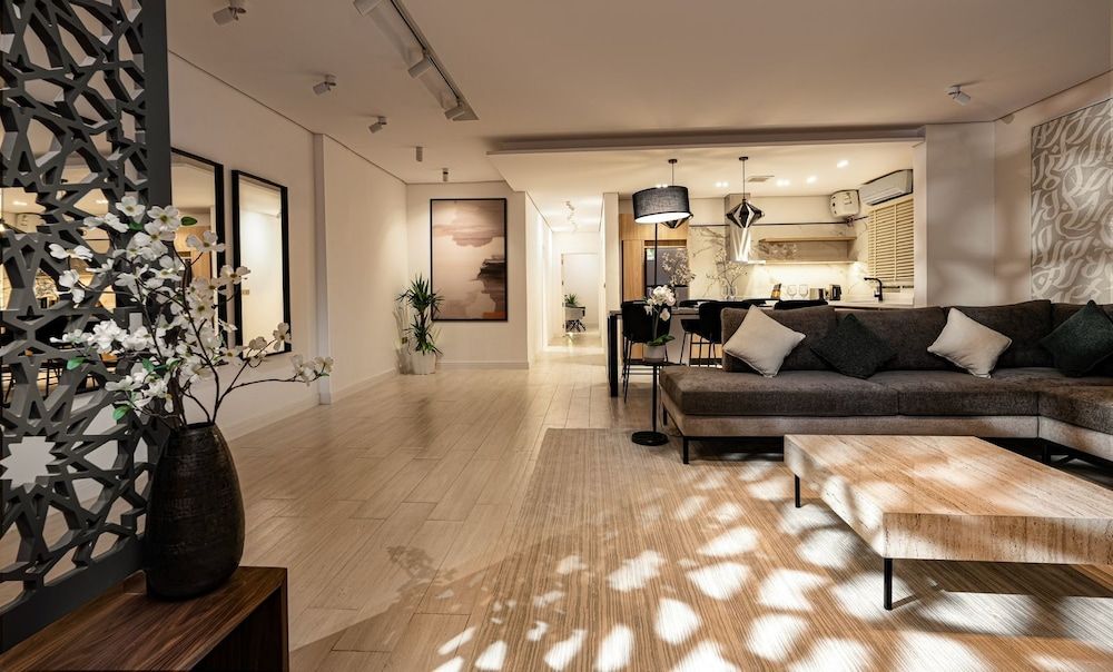 Stylish and Cozy Flat in Almughrizat