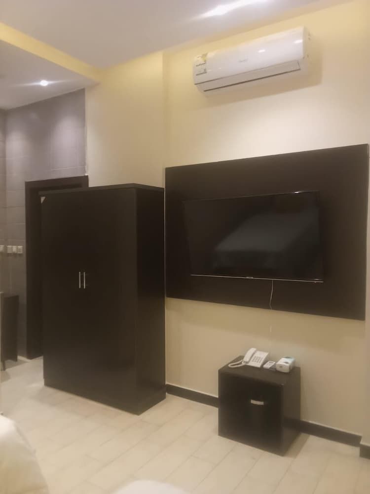 Ivana Hotel Suites Economy Double Room 2