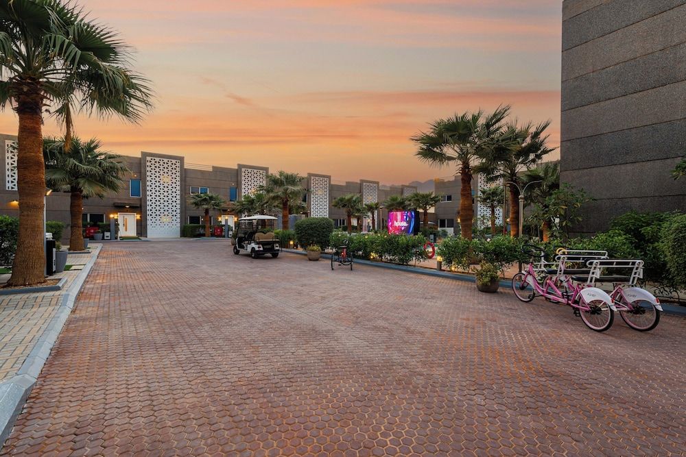 Renium Al Qairawan Resort - Riyadh Family Villa, Garden View, Poolside 21