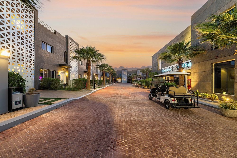 Renium Al Qairawan Resort - Riyadh Family Villa, Garden View, Poolside 20