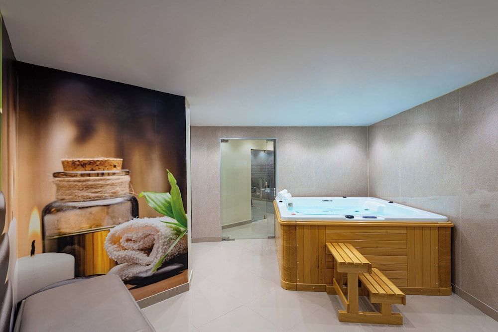 Renium Al Qairawan Resort - Riyadh Family Villa, Garden View, Poolside 24