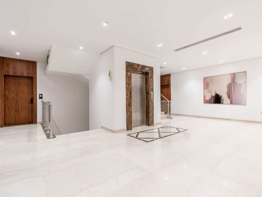 Luxurious 1-bedroom Apartment in Almughrizat Apartment (1 Bedroom) 11