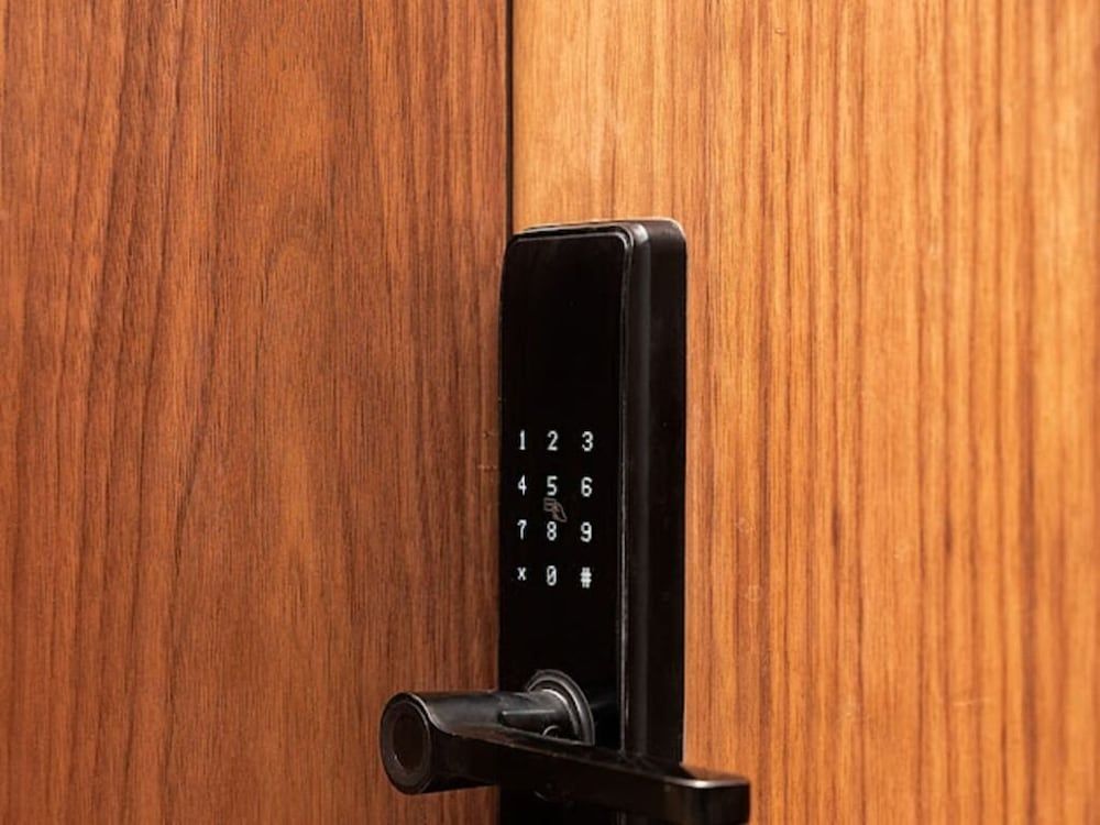 Luxurious 1-bedroom Apartment in Almughrizat Apartment (1 Bedroom) 10