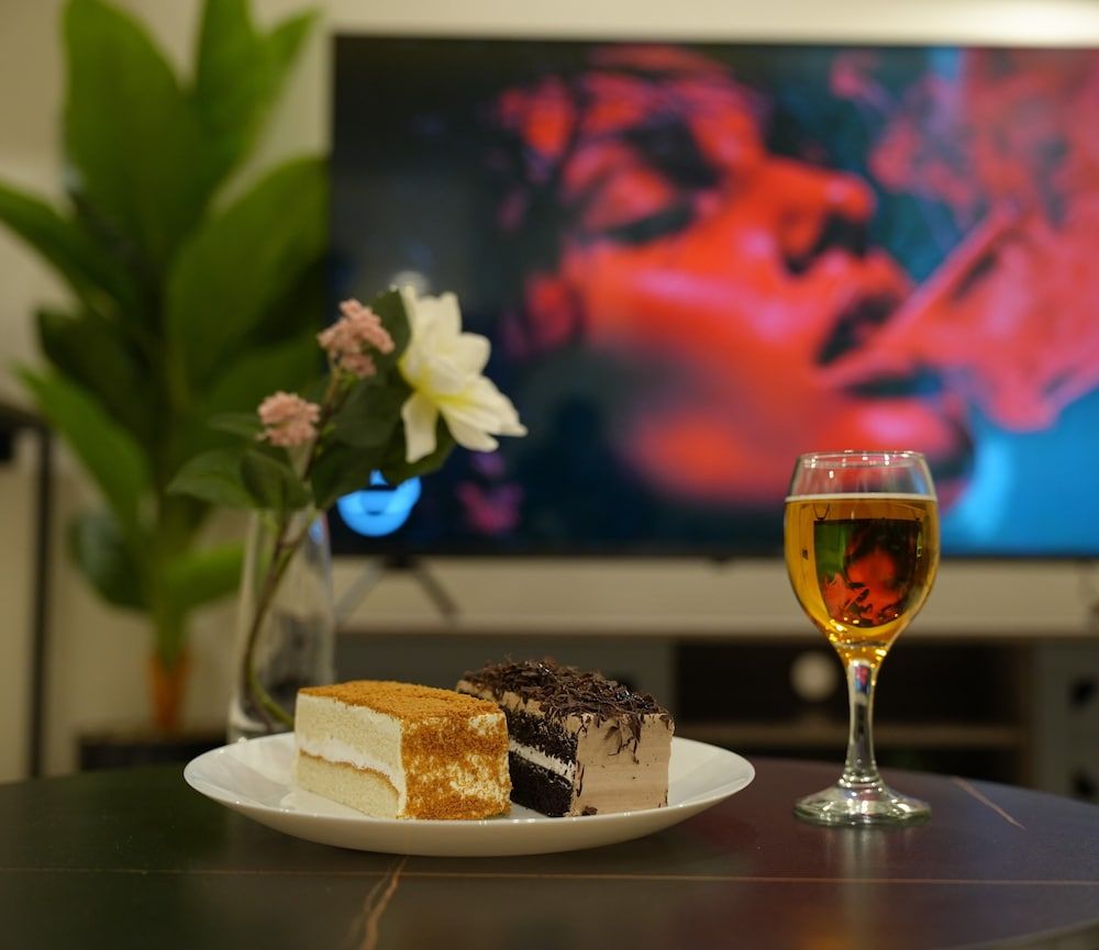 SARA Residences Luxury Apartment, 1 King Bed, Housekeeping, Garden View 10