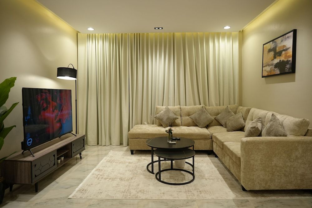 SARA Residences Luxury Apartment, 1 King Bed, Housekeeping, Garden View 2