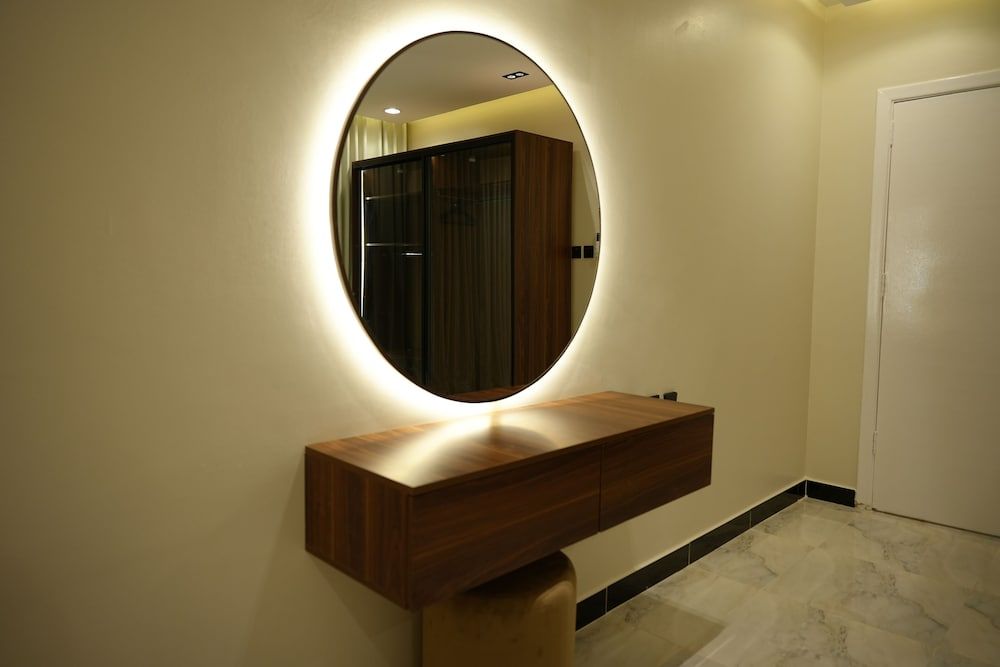 SARA Residences Luxury Apartment, 1 King Bed, Housekeeping, Garden View 4