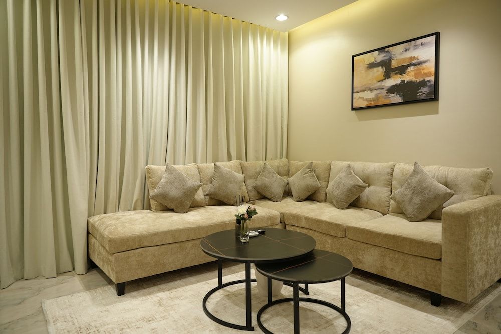 SARA Residences Luxury Apartment, 1 King Bed, Housekeeping, Garden View 16