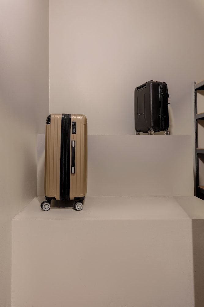 Bob W Stockholm Gamla Stan Pocket - No Windows 7