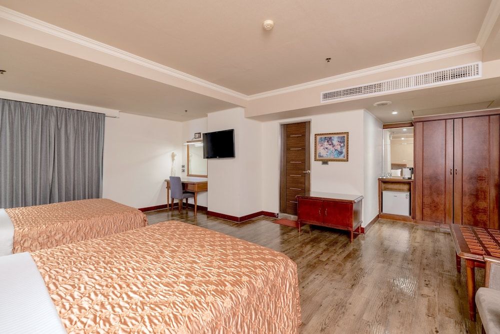 FORTUNE HOTEL Deluxe Quadruple Room 4