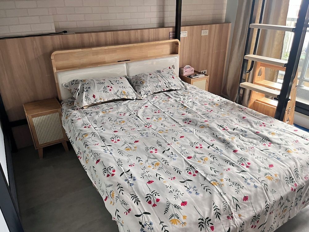 Daisy Light Hostel Economy Quadruple Room, Balcony 5