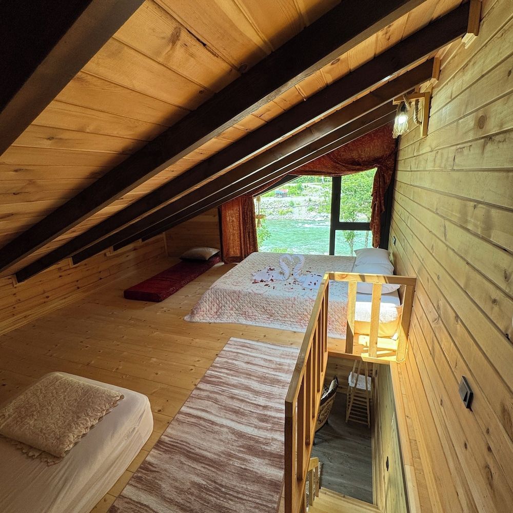 Pallas Suit Deluxe Duplex, River View 8