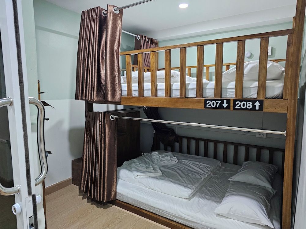 Lub Nai Hostel