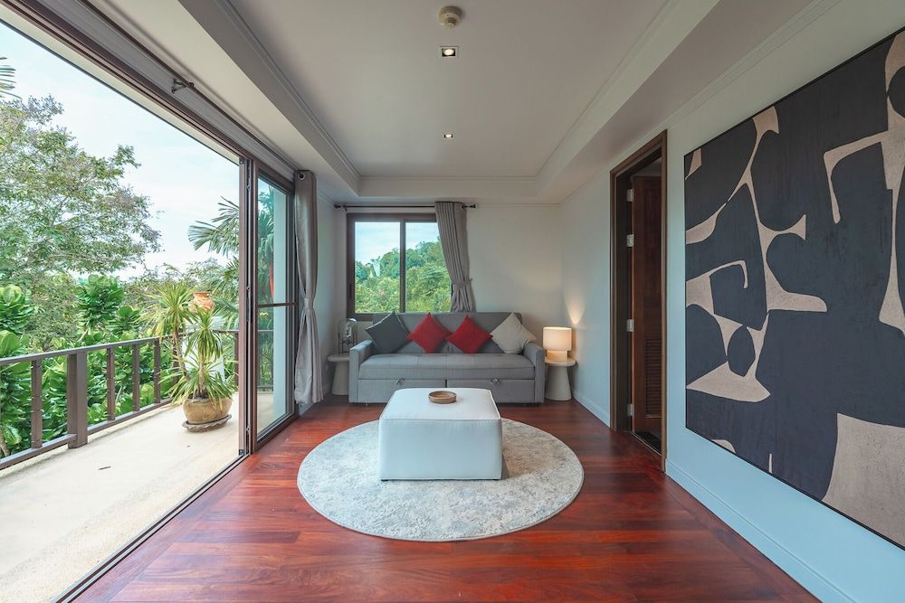 Sunrise 7BR Luxe Villa Sea View V151 Villa, Bay View 2