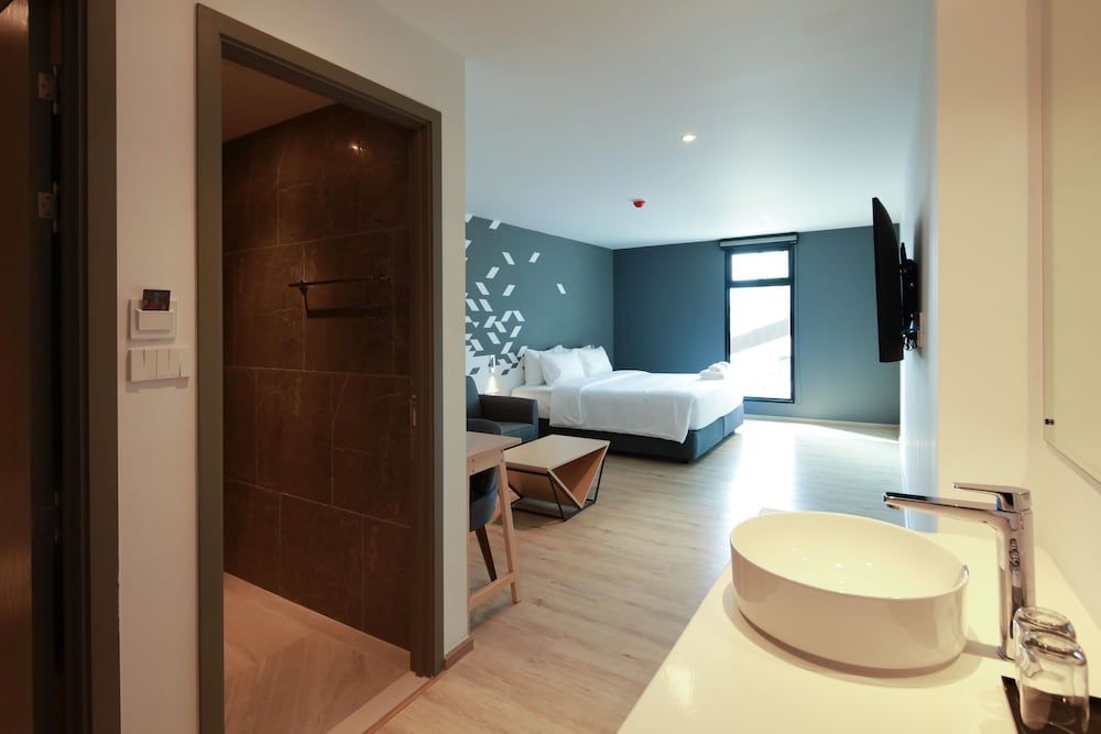 KOO Hotel Premier Double Room, City View 3