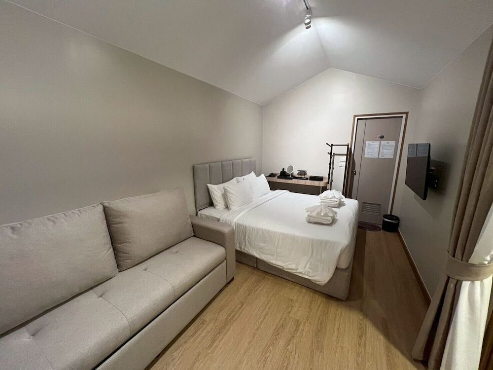 Atlantis Manor Villa3 garden view 2 people 3