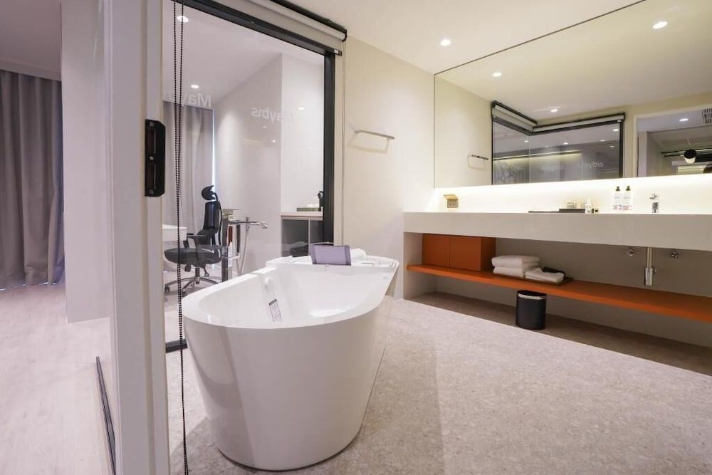 Maybis Hotel Suite Room 8