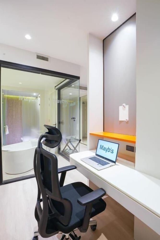 Maybis Hotel Suite Room 13