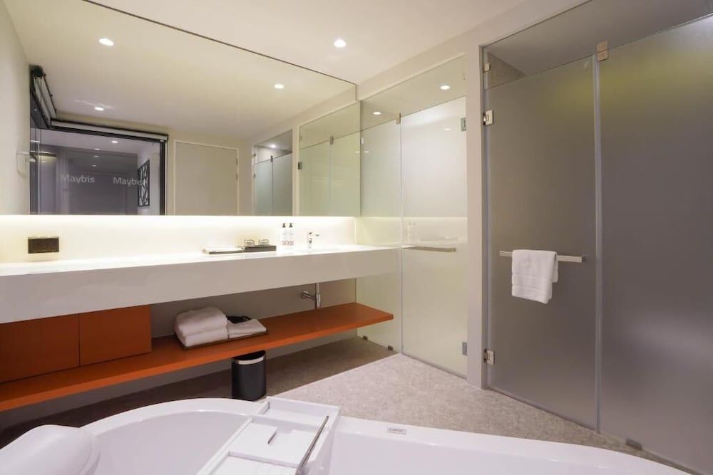 Maybis Hotel Suite Room 5